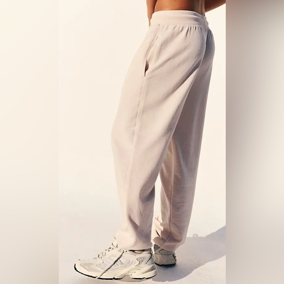*NWOT* Free People Movement Playbook Jogger Sweatpants in Tofu - Picture 4 of 8
